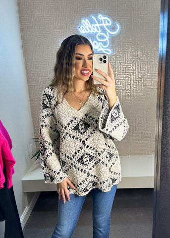 Halleina Soft Pattern V-Neck Sweater