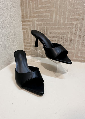 Mia Pointed Toe Heel